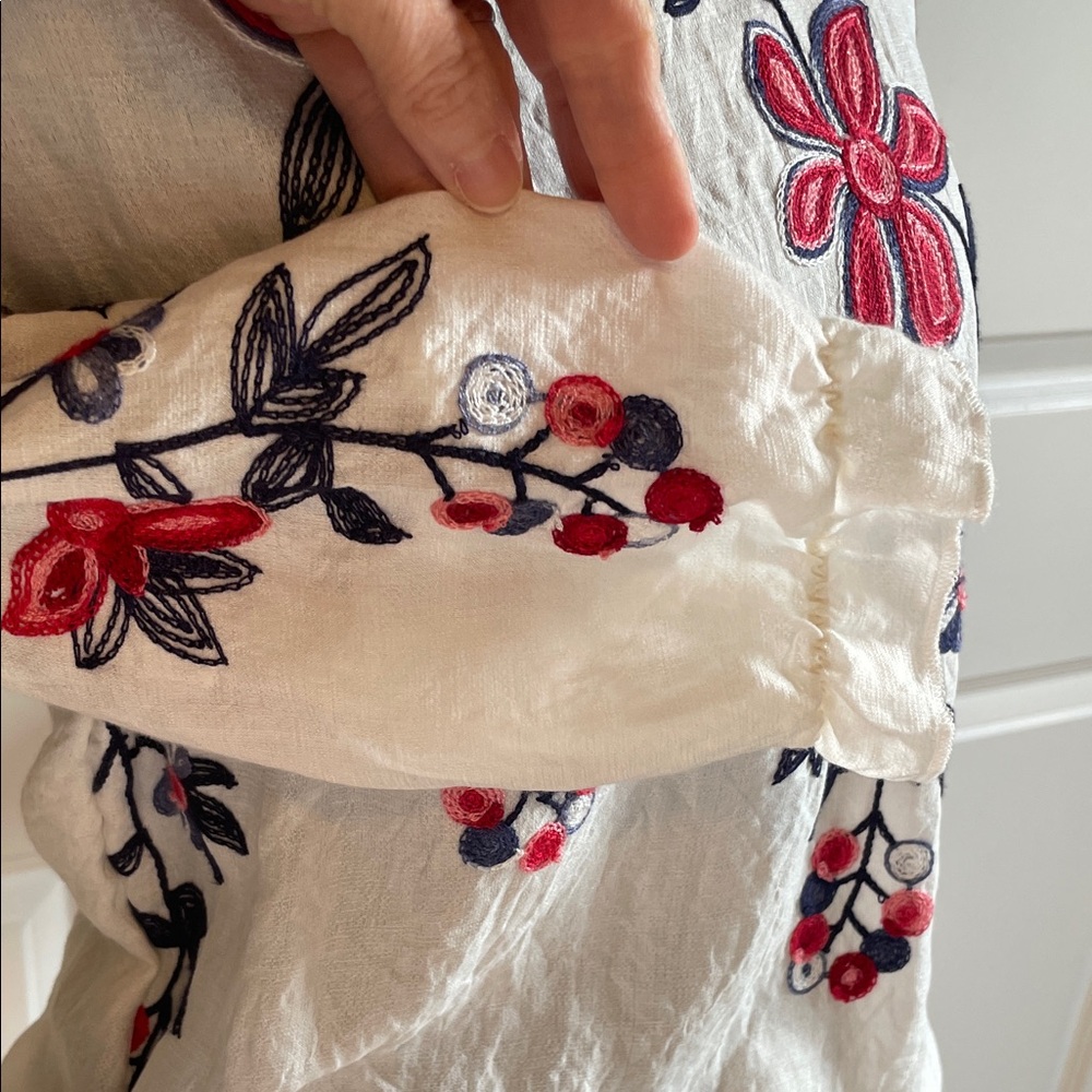 Anthropologie Kindred Floral Embroidered Blouse Size Medium - Picture 7 of 8
